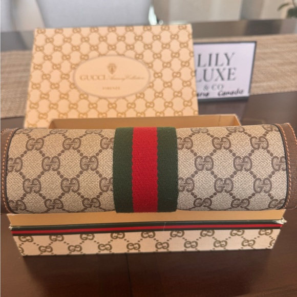 Gucci Beige GG Supreme Canvas Clutch with Red & Green Web Stripe - Picture 5 of 13